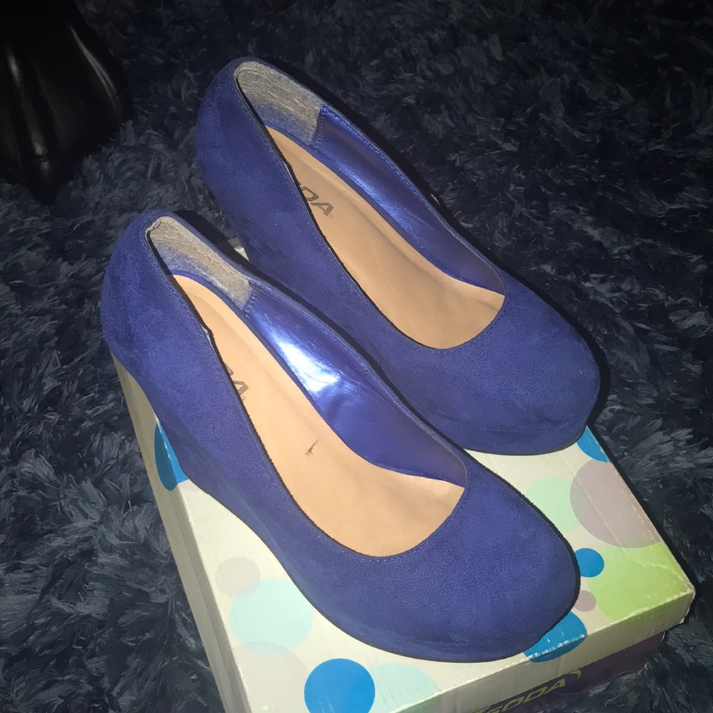Blue wedges